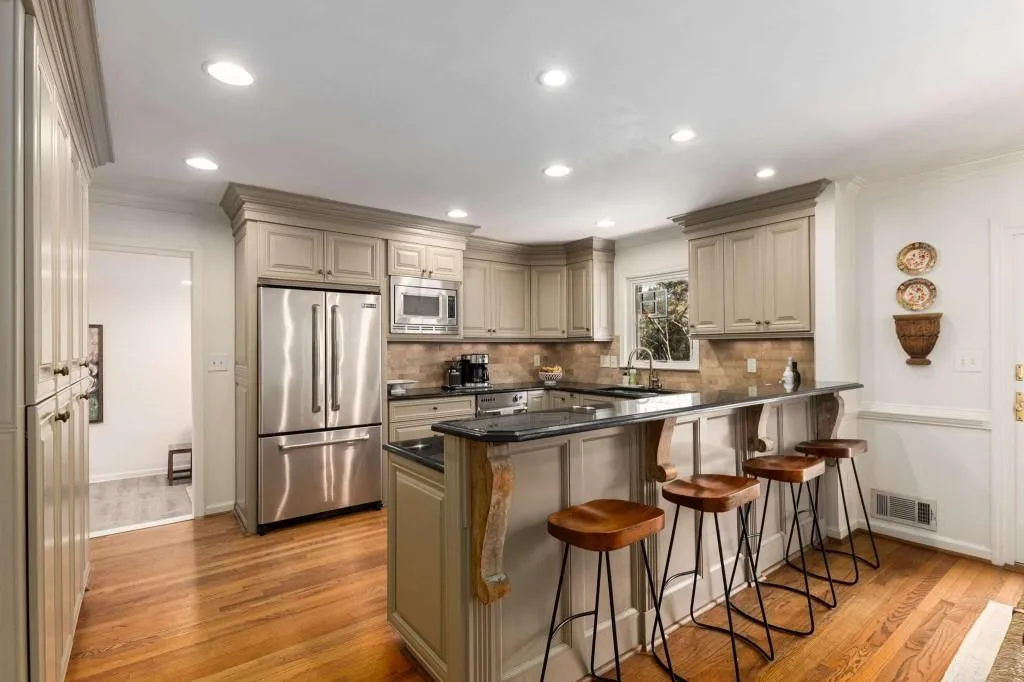 4865 Northway Drive, Atlanta, Georgia 30342, 3 Bedrooms Bedrooms, ,2 BathroomsBathrooms,Residential,Sold,4865 Northway Drive,7531851