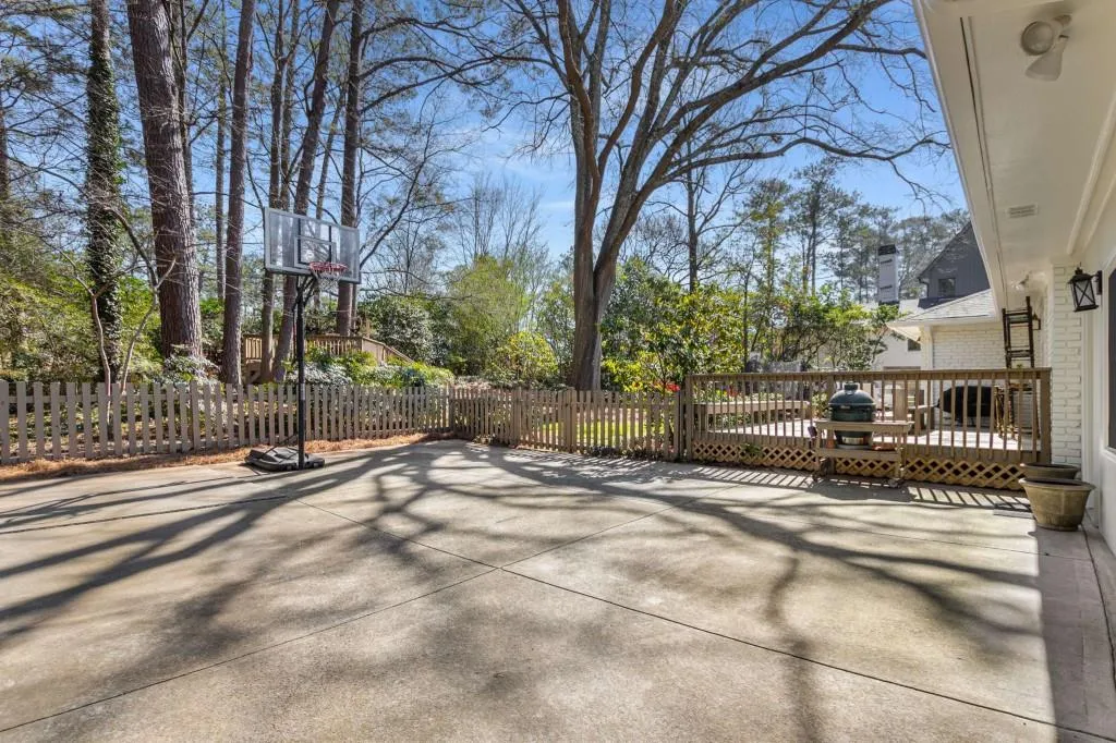 4865 Northway Drive, Atlanta, Georgia 30342, 3 Bedrooms Bedrooms, ,2 BathroomsBathrooms,Residential,Sold,4865 Northway Drive,7531851