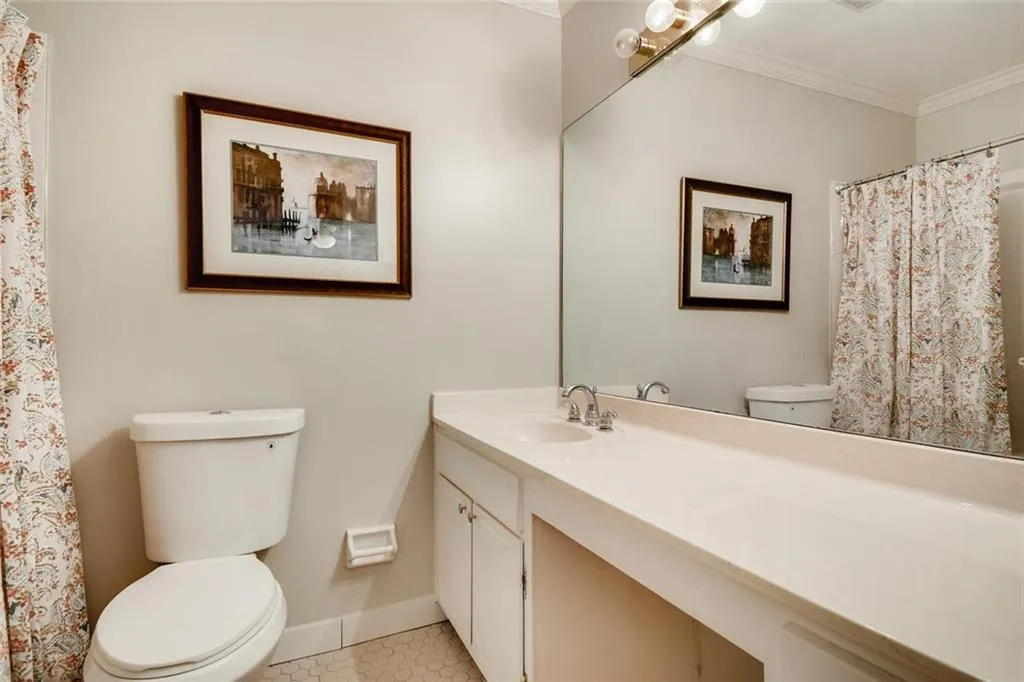 5400 Roswell Road Unit J5, Atlanta, Georgia 30342, 2 Bedrooms Bedrooms, ,2 BathroomsBathrooms,Residential,Sold,5400 Roswell Road Unit J5,6548853