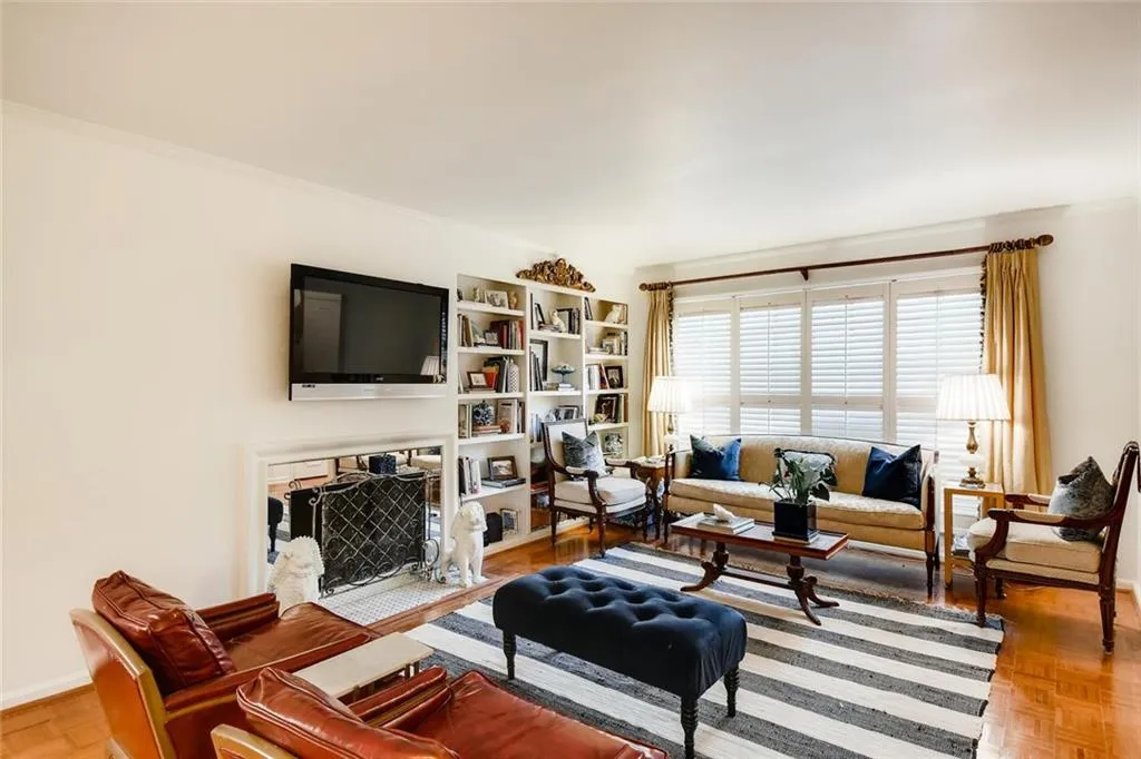 5400 Roswell Road Unit J5, Atlanta, Georgia 30342, 2 Bedrooms Bedrooms, ,2 BathroomsBathrooms,Residential,Sold,5400 Roswell Road Unit J5,6548853