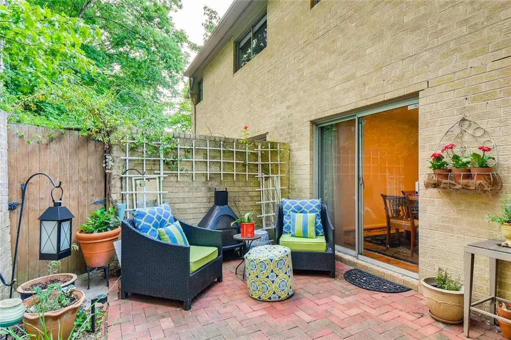 5400 Roswell Road Unit J5, Atlanta, Georgia 30342, 2 Bedrooms Bedrooms, ,2 BathroomsBathrooms,Residential,Sold,5400 Roswell Road Unit J5,6548853