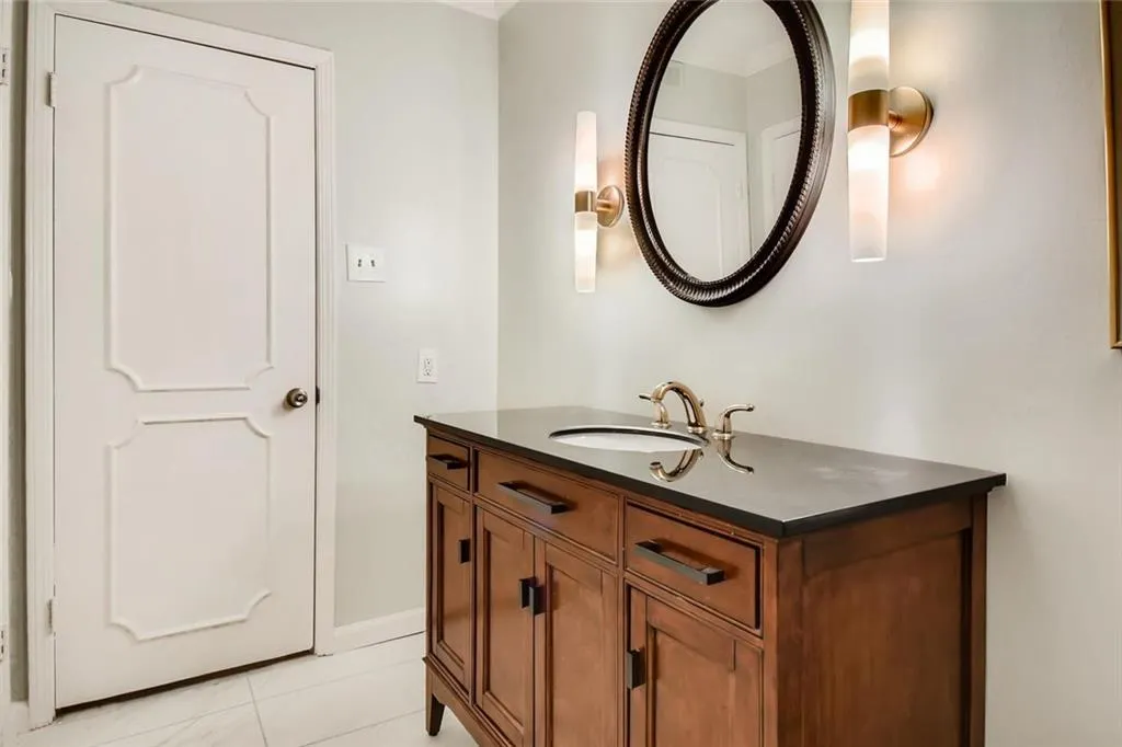 5400 Roswell Road Unit J5, Atlanta, Georgia 30342, 2 Bedrooms Bedrooms, ,2 BathroomsBathrooms,Residential,Sold,5400 Roswell Road Unit J5,6548853