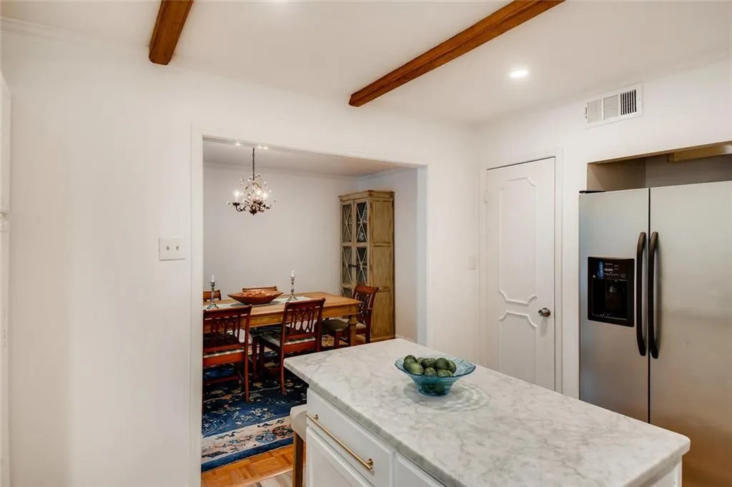 5400 Roswell Road Unit J5, Atlanta, Georgia 30342, 2 Bedrooms Bedrooms, ,2 BathroomsBathrooms,Residential,Sold,5400 Roswell Road Unit J5,6548853