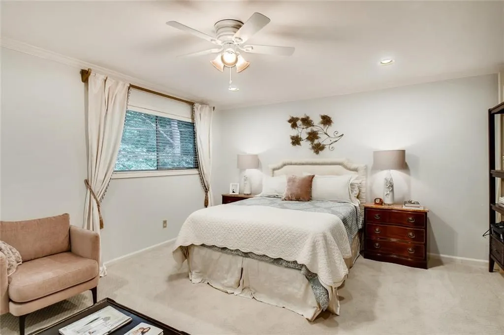 5400 Roswell Road Unit J5, Atlanta, Georgia 30342, 2 Bedrooms Bedrooms, ,2 BathroomsBathrooms,Residential,Sold,5400 Roswell Road Unit J5,6548853