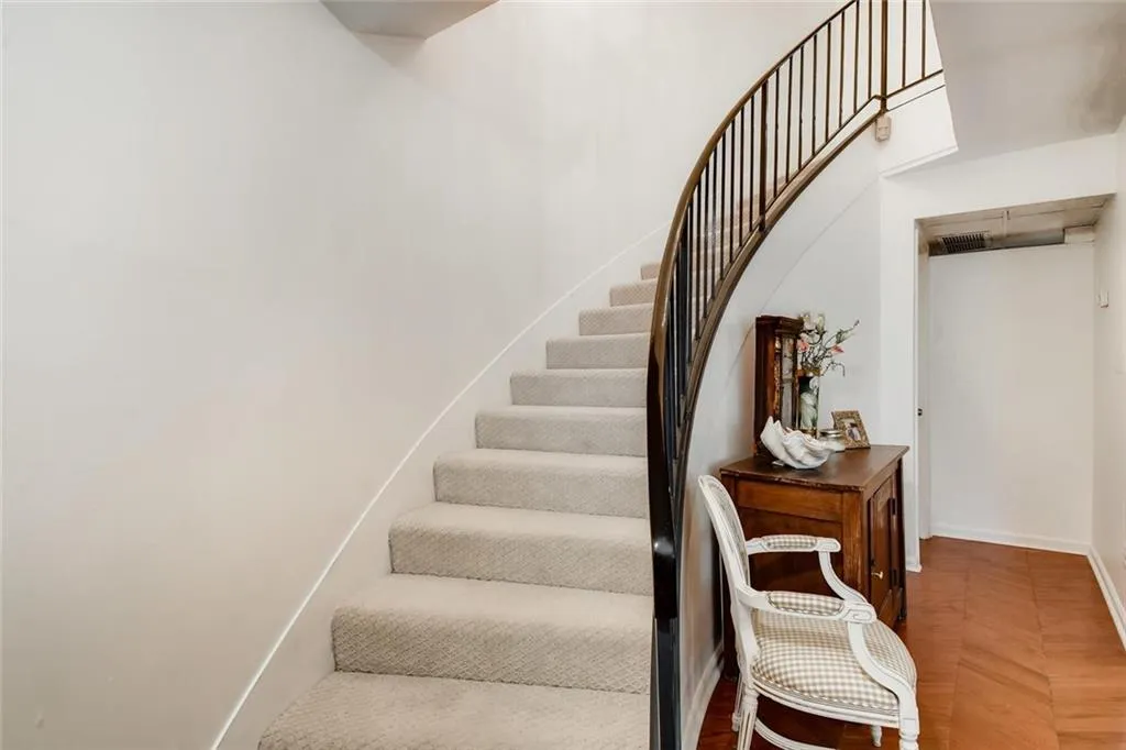 5400 Roswell Road Unit J5, Atlanta, Georgia 30342, 2 Bedrooms Bedrooms, ,2 BathroomsBathrooms,Residential,Sold,5400 Roswell Road Unit J5,6548853