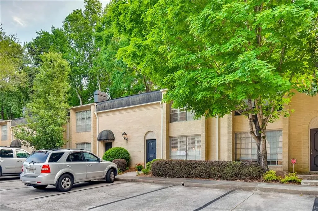 5400 Roswell Road Unit J5, Atlanta, Georgia 30342, 2 Bedrooms Bedrooms, ,2 BathroomsBathrooms,Residential,Sold,5400 Roswell Road Unit J5,6548853