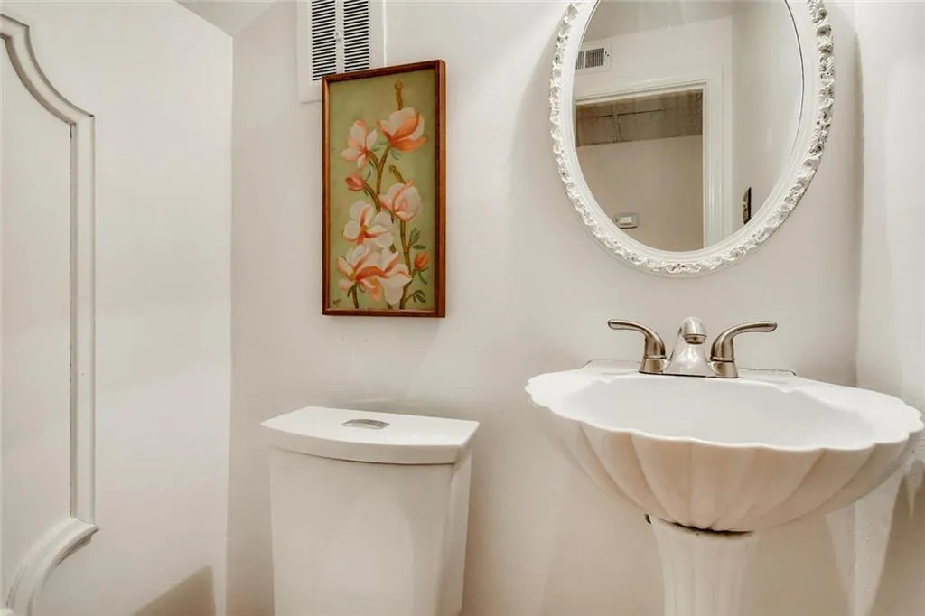 5400 Roswell Road Unit J5, Atlanta, Georgia 30342, 2 Bedrooms Bedrooms, ,2 BathroomsBathrooms,Residential,Sold,5400 Roswell Road Unit J5,6548853