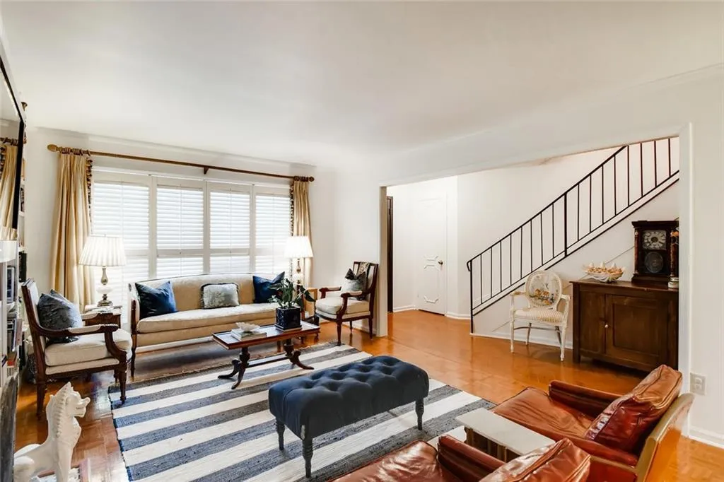5400 Roswell Road Unit J5, Atlanta, Georgia 30342, 2 Bedrooms Bedrooms, ,2 BathroomsBathrooms,Residential,Sold,5400 Roswell Road Unit J5,6548853