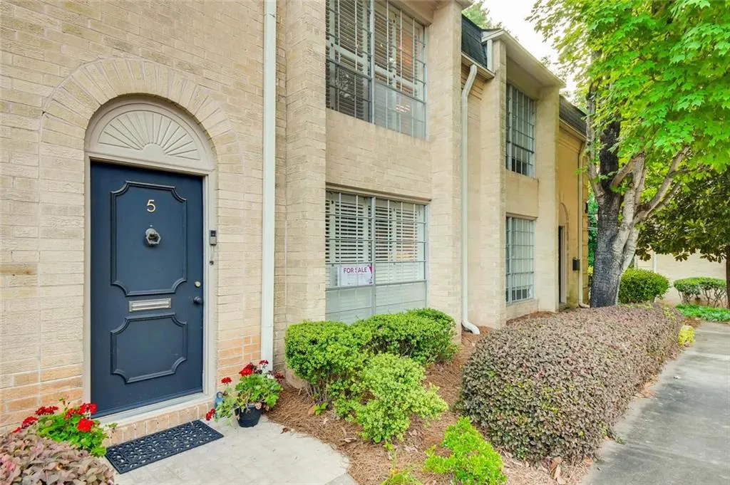 5400 Roswell Road Unit J5, Atlanta, Georgia 30342, 2 Bedrooms Bedrooms, ,2 BathroomsBathrooms,Residential,Sold,5400 Roswell Road Unit J5,6548853