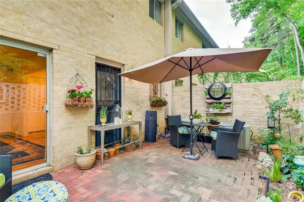 5400 Roswell Road Unit J5, Atlanta, Georgia 30342, 2 Bedrooms Bedrooms, ,2 BathroomsBathrooms,Residential,Sold,5400 Roswell Road Unit J5,6548853