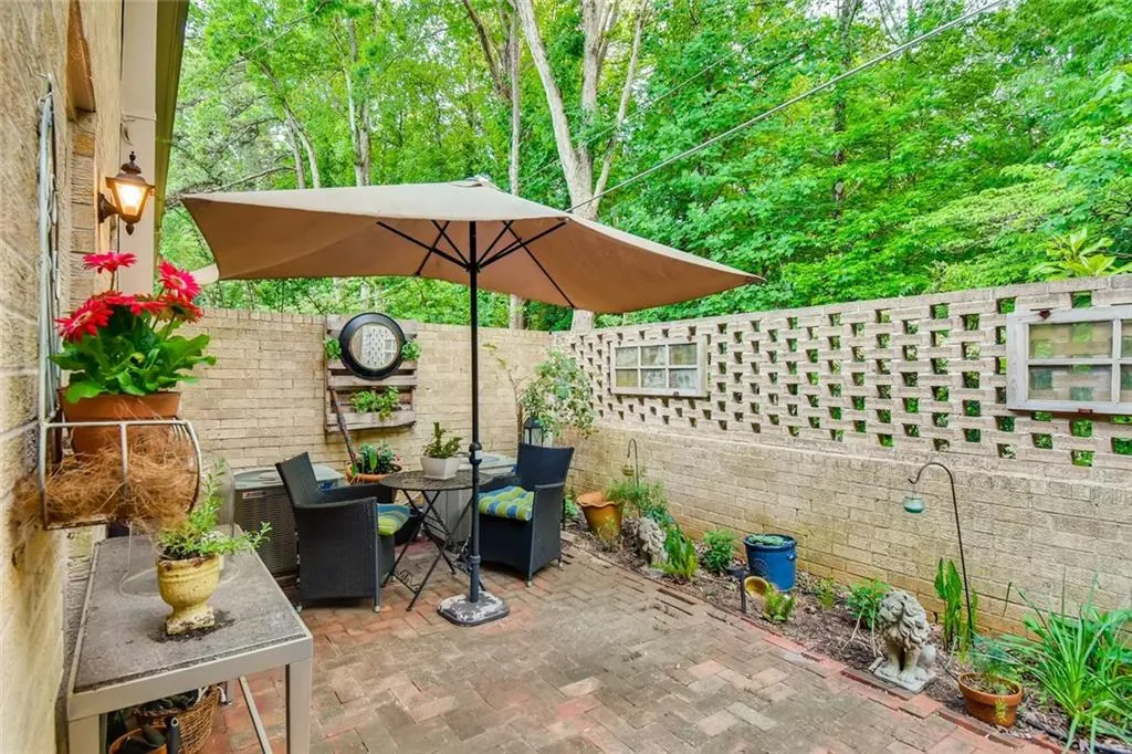 5400 Roswell Road Unit J5, Atlanta, Georgia 30342, 2 Bedrooms Bedrooms, ,2 BathroomsBathrooms,Residential,Sold,5400 Roswell Road Unit J5,6548853