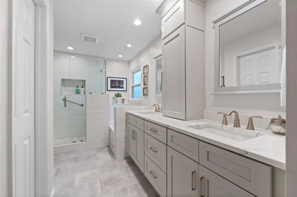 28 Waterford Court, Atlanta, Georgia 30328, 3 Bedrooms Bedrooms, ,2 BathroomsBathrooms,Residential,Sold,28 Waterford Court,7394224