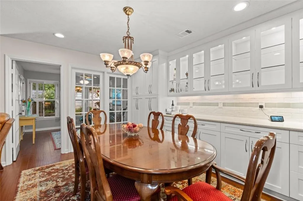 28 Waterford Court, Atlanta, Georgia 30328, 3 Bedrooms Bedrooms, ,2 BathroomsBathrooms,Residential,Sold,28 Waterford Court,7394224