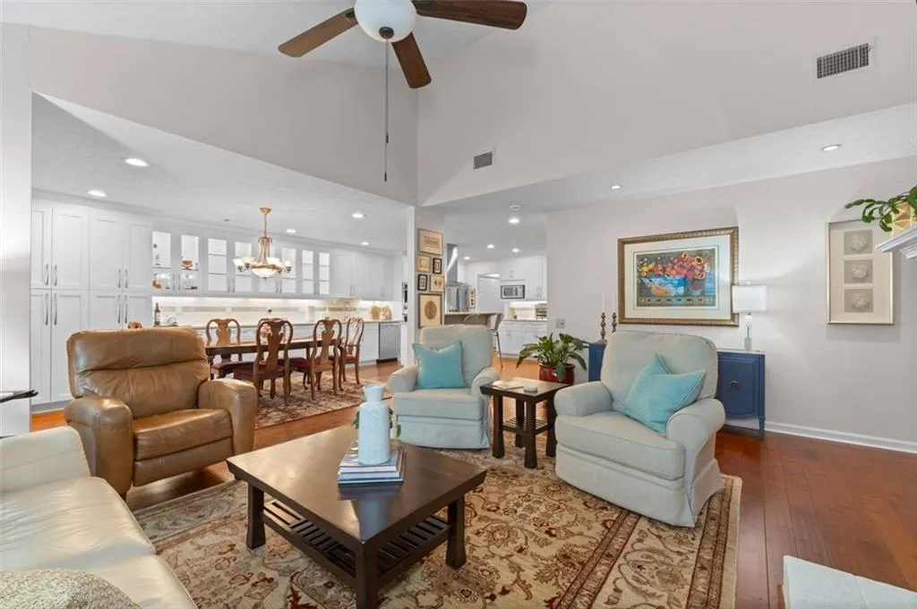 28 Waterford Court, Atlanta, Georgia 30328, 3 Bedrooms Bedrooms, ,2 BathroomsBathrooms,Residential,Sold,28 Waterford Court,7394224