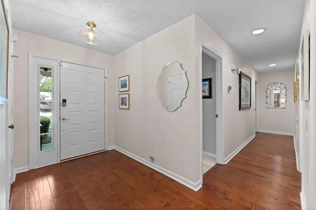 28 Waterford Court, Atlanta, Georgia 30328, 3 Bedrooms Bedrooms, ,2 BathroomsBathrooms,Residential,Sold,28 Waterford Court,7394224