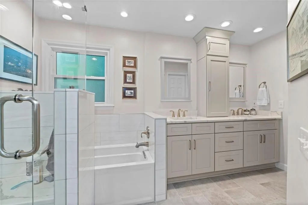 28 Waterford Court, Atlanta, Georgia 30328, 3 Bedrooms Bedrooms, ,2 BathroomsBathrooms,Residential,Sold,28 Waterford Court,7394224