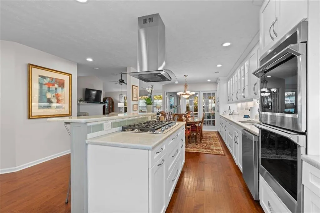 28 Waterford Court, Atlanta, Georgia 30328, 3 Bedrooms Bedrooms, ,2 BathroomsBathrooms,Residential,Sold,28 Waterford Court,7394224