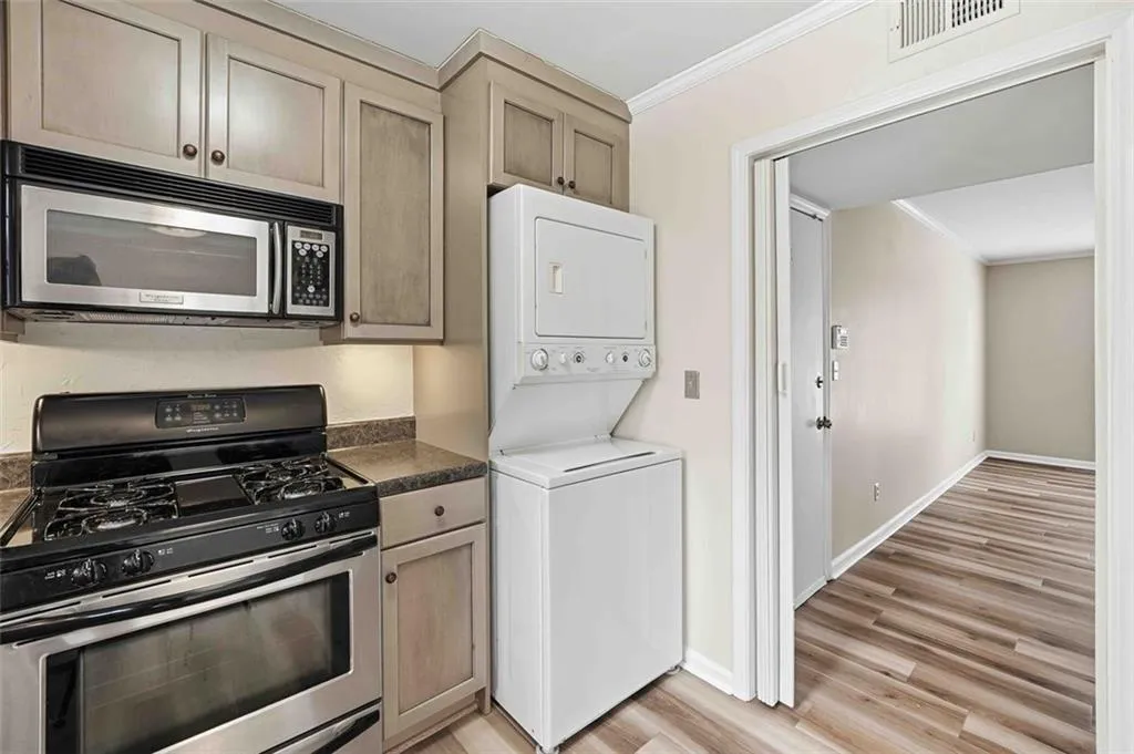 5506 Kingsport Drive, Atlanta, Georgia 30342, 2 Bedrooms Bedrooms, ,1 BathroomBathrooms,Residential,For Sale,5506 Kingsport Drive,7713665