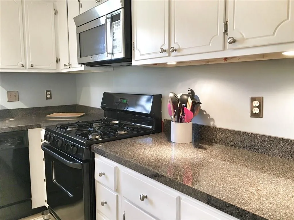 5400 Roswell Road Unit A1, Atlanta, Georgia 30342, 2 Bedrooms Bedrooms, ,1 BathroomBathrooms,Residential,Sold,5400 Roswell Road Unit A1,5822185