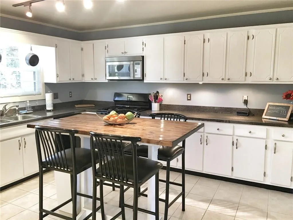 5400 Roswell Road Unit A1, Atlanta, Georgia 30342, 2 Bedrooms Bedrooms, ,1 BathroomBathrooms,Residential,Sold,5400 Roswell Road Unit A1,5822185