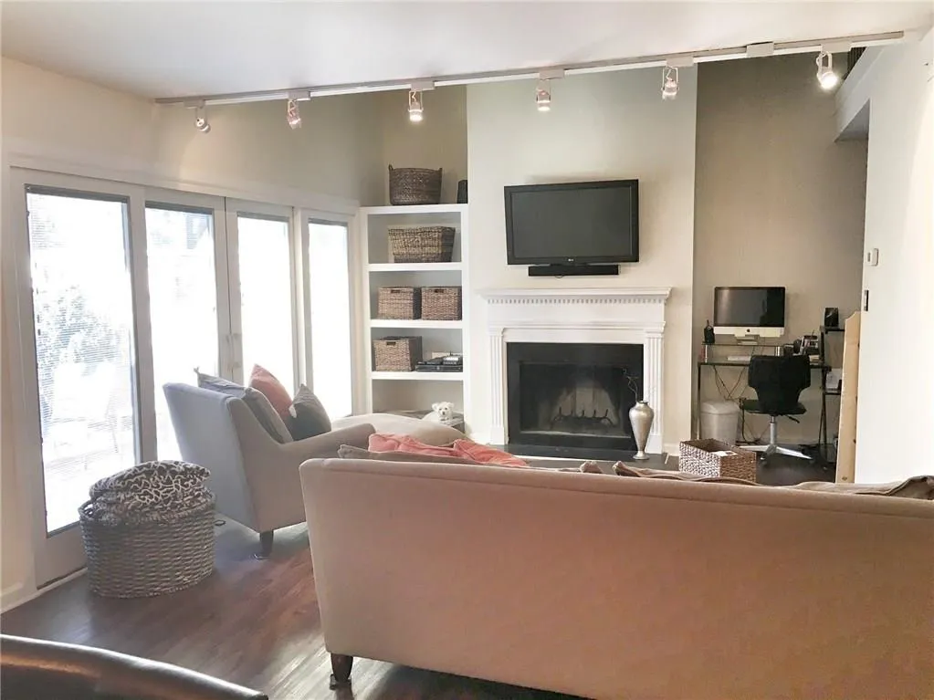 5400 Roswell Road Unit A1, Atlanta, Georgia 30342, 2 Bedrooms Bedrooms, ,1 BathroomBathrooms,Residential,Sold,5400 Roswell Road Unit A1,5822185