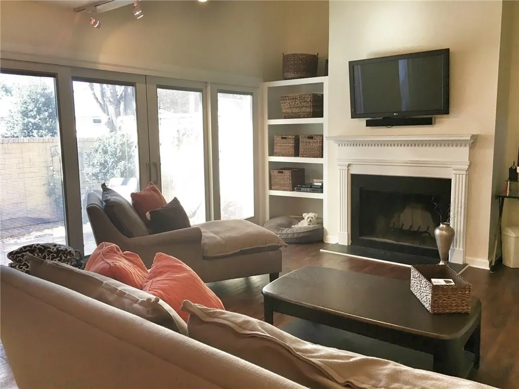 5400 Roswell Road Unit A1, Atlanta, Georgia 30342, 2 Bedrooms Bedrooms, ,1 BathroomBathrooms,Residential,Sold,5400 Roswell Road Unit A1,5822185