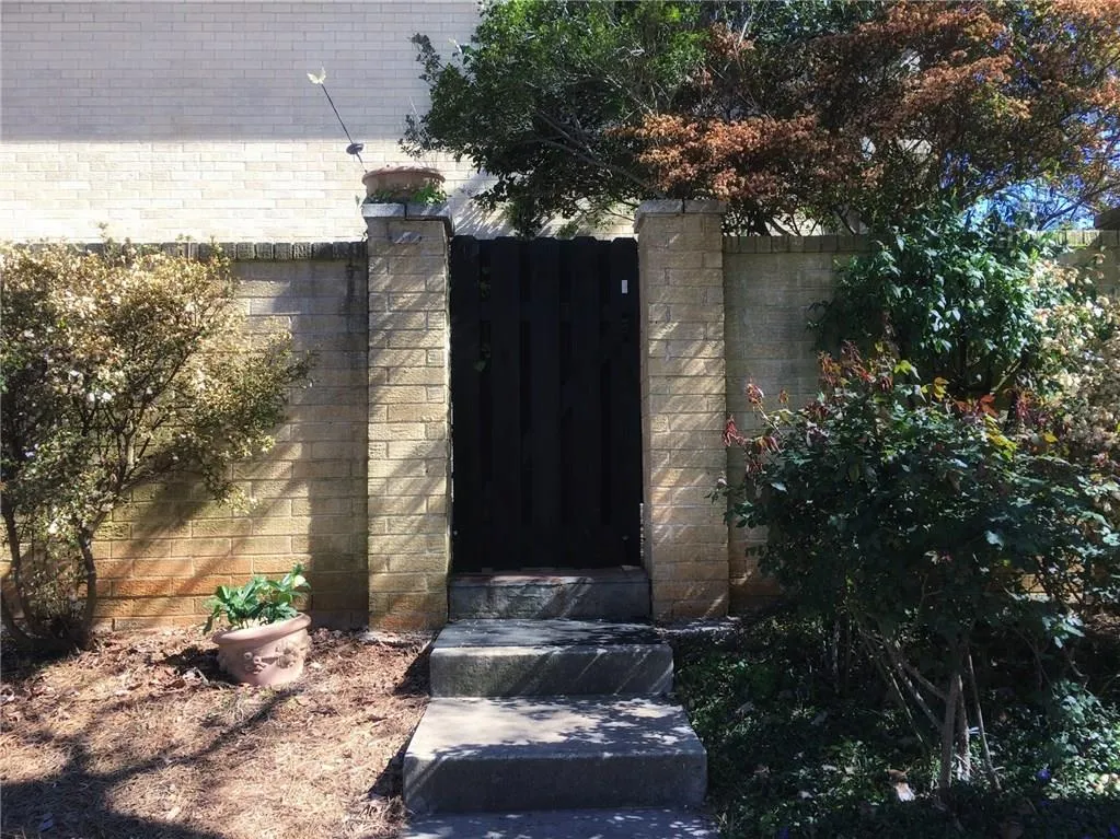 5400 Roswell Road Unit A1, Atlanta, Georgia 30342, 2 Bedrooms Bedrooms, ,1 BathroomBathrooms,Residential,Sold,5400 Roswell Road Unit A1,5822185