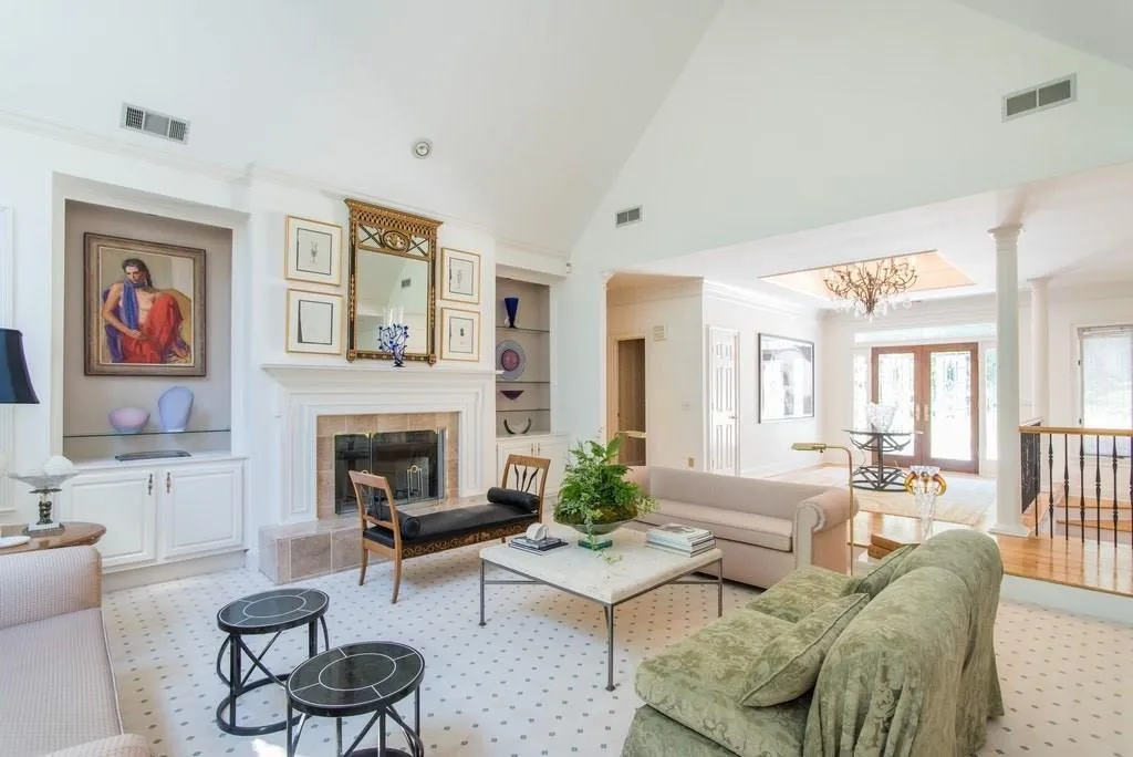 215 Gold Creek Court, Sandy Springs, Georgia 30350, 4 Bedrooms Bedrooms, ,3 BathroomsBathrooms,Residential,Sold,215 Gold Creek Court,6046074