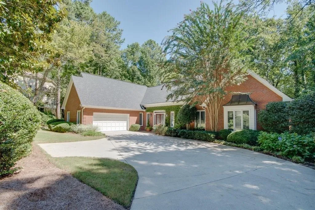 215 Gold Creek Court, Sandy Springs, Georgia 30350, 4 Bedrooms Bedrooms, ,3 BathroomsBathrooms,Residential,Sold,215 Gold Creek Court,6046074