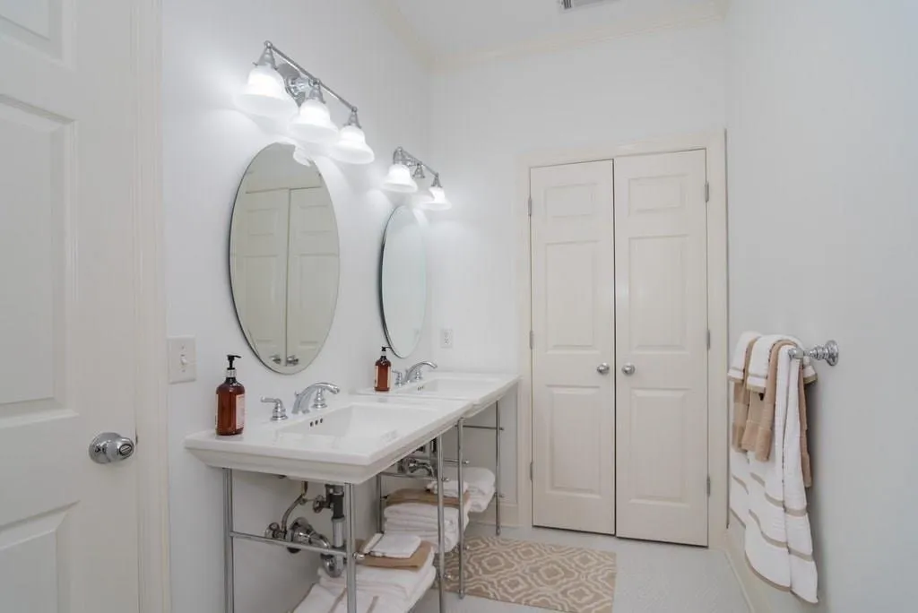 215 Gold Creek Court, Sandy Springs, Georgia 30350, 4 Bedrooms Bedrooms, ,3 BathroomsBathrooms,Residential,Sold,215 Gold Creek Court,6046074