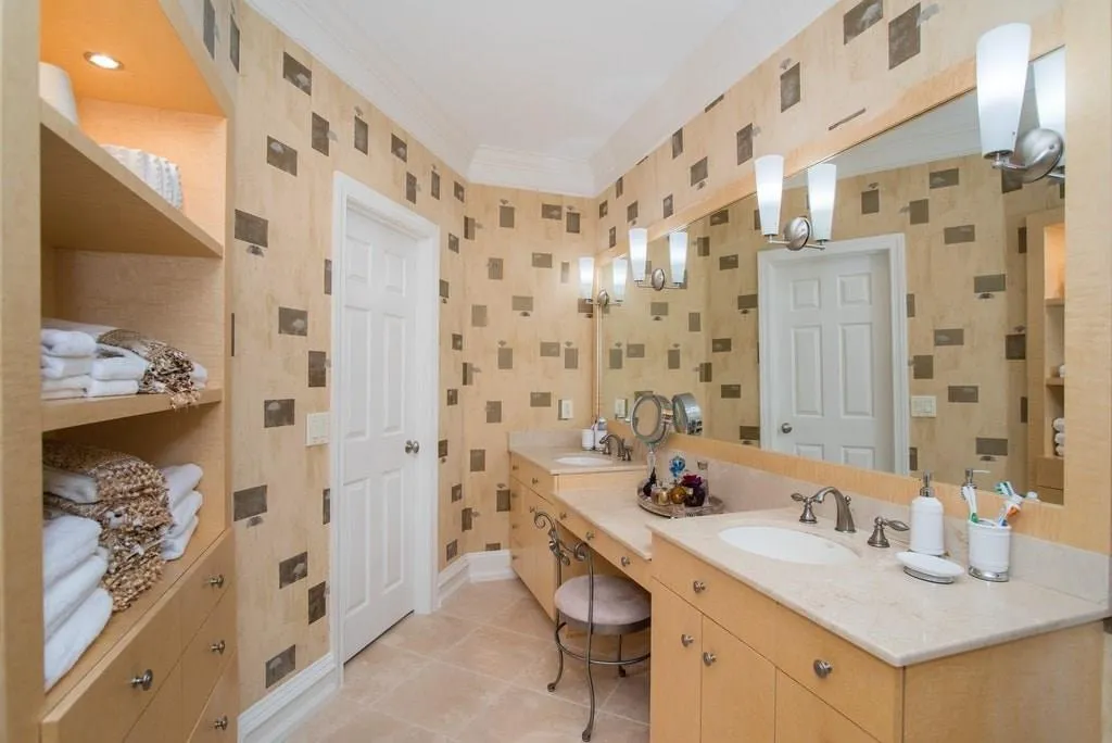 215 Gold Creek Court, Sandy Springs, Georgia 30350, 4 Bedrooms Bedrooms, ,3 BathroomsBathrooms,Residential,Sold,215 Gold Creek Court,6046074