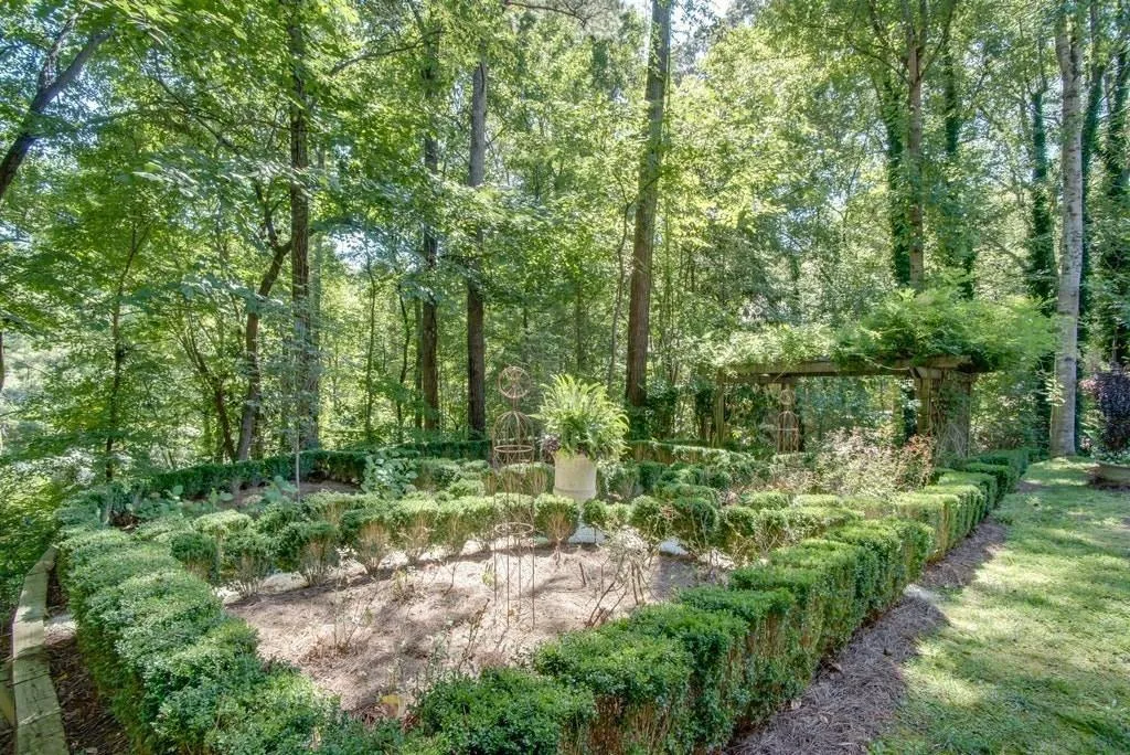 215 Gold Creek Court, Sandy Springs, Georgia 30350, 4 Bedrooms Bedrooms, ,3 BathroomsBathrooms,Residential,Sold,215 Gold Creek Court,6046074