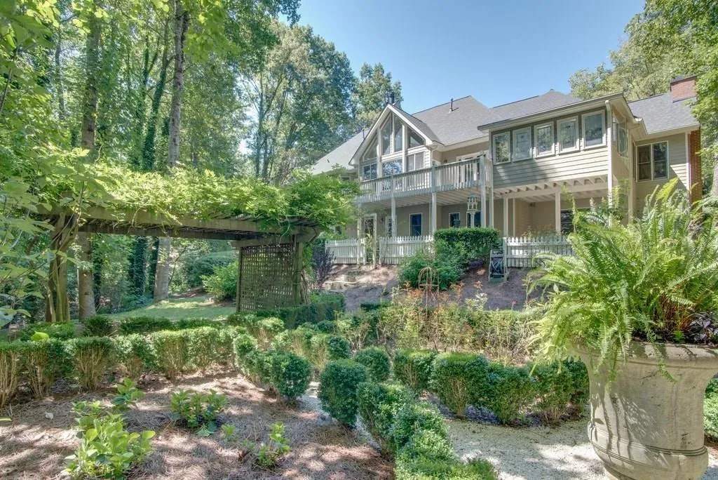 215 Gold Creek Court, Sandy Springs, Georgia 30350, 4 Bedrooms Bedrooms, ,3 BathroomsBathrooms,Residential,Sold,215 Gold Creek Court,6046074