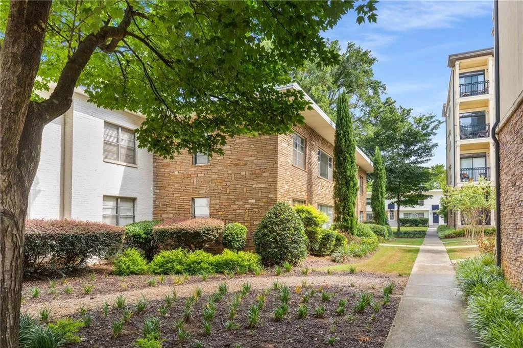2240 Cheshire Bridge Road Ne Unit 206, Atlanta, Georgia 30324, 2 Bedrooms Bedrooms, ,1 BathroomBathrooms,Residential,For Sale,2240 Cheshire Bridge Road Ne Unit 206,7606164