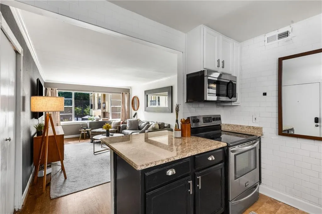 2240 Cheshire Bridge Road Ne Unit 206, Atlanta, Georgia 30324, 2 Bedrooms Bedrooms, ,1 BathroomBathrooms,Residential,For Sale,2240 Cheshire Bridge Road Ne Unit 206,7606164