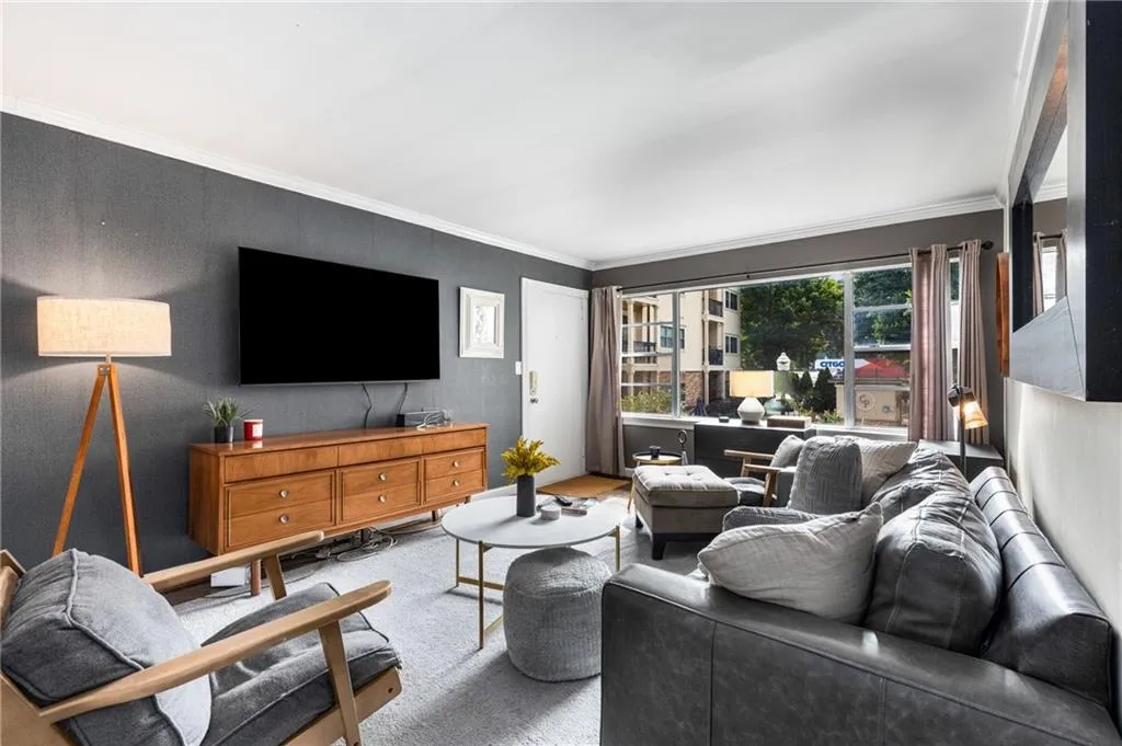 2240 Cheshire Bridge Road Ne Unit 206, Atlanta, Georgia 30324, 2 Bedrooms Bedrooms, ,1 BathroomBathrooms,Residential,For Sale,2240 Cheshire Bridge Road Ne Unit 206,7606164