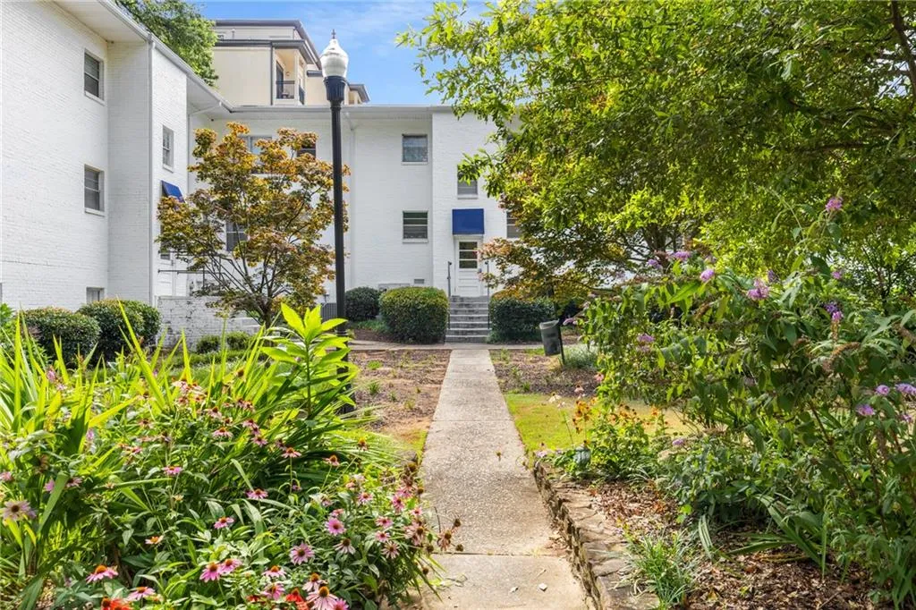 2240 Cheshire Bridge Road Ne Unit 206, Atlanta, Georgia 30324, 2 Bedrooms Bedrooms, ,1 BathroomBathrooms,Residential,For Sale,2240 Cheshire Bridge Road Ne Unit 206,7606164