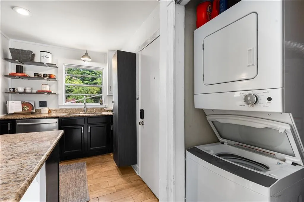 2240 Cheshire Bridge Road Ne Unit 206, Atlanta, Georgia 30324, 2 Bedrooms Bedrooms, ,1 BathroomBathrooms,Residential,For Sale,2240 Cheshire Bridge Road Ne Unit 206,7606164