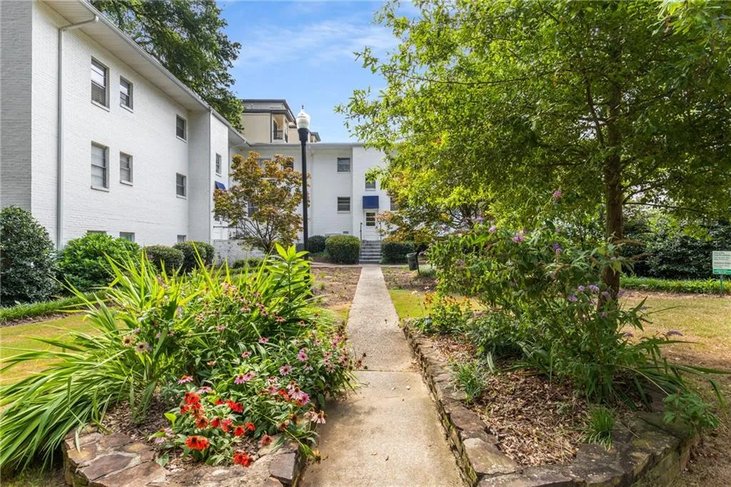 2240 Cheshire Bridge Road Ne Unit 206, Atlanta, Georgia 30324, 2 Bedrooms Bedrooms, ,1 BathroomBathrooms,Residential,For Sale,2240 Cheshire Bridge Road Ne Unit 206,7606164