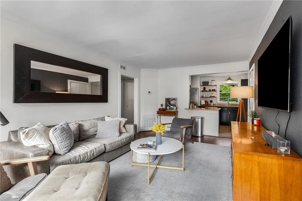 2240 Cheshire Bridge Road Ne Unit 206, Atlanta, Georgia 30324, 2 Bedrooms Bedrooms, ,1 BathroomBathrooms,Residential,For Sale,2240 Cheshire Bridge Road Ne Unit 206,7606164