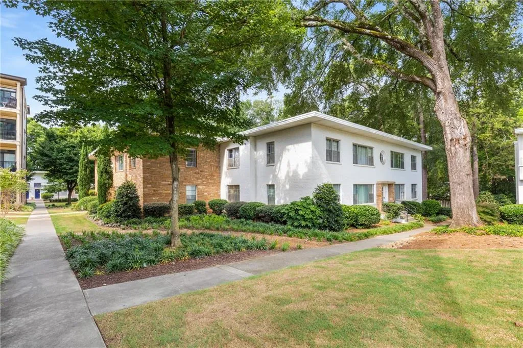 2240 Cheshire Bridge Road Ne Unit 206, Atlanta, Georgia 30324, 2 Bedrooms Bedrooms, ,1 BathroomBathrooms,Residential,For Sale,2240 Cheshire Bridge Road Ne Unit 206,7606164
