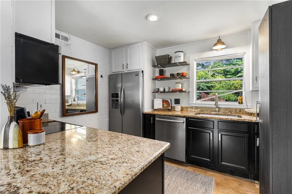 2240 Cheshire Bridge Road Ne Unit 206, Atlanta, Georgia 30324, 2 Bedrooms Bedrooms, ,1 BathroomBathrooms,Residential,For Sale,2240 Cheshire Bridge Road Ne Unit 206,7606164