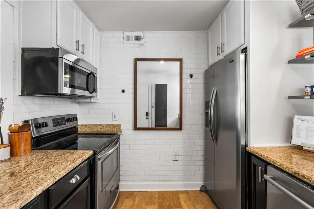 2240 Cheshire Bridge Road Ne Unit 206, Atlanta, Georgia 30324, 2 Bedrooms Bedrooms, ,1 BathroomBathrooms,Residential,For Sale,2240 Cheshire Bridge Road Ne Unit 206,7606164