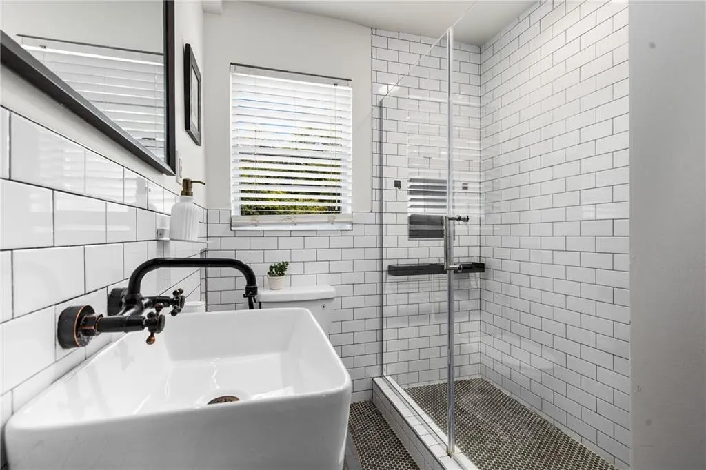 2240 Cheshire Bridge Road Ne Unit 206, Atlanta, Georgia 30324, 2 Bedrooms Bedrooms, ,1 BathroomBathrooms,Residential,For Sale,2240 Cheshire Bridge Road Ne Unit 206,7606164