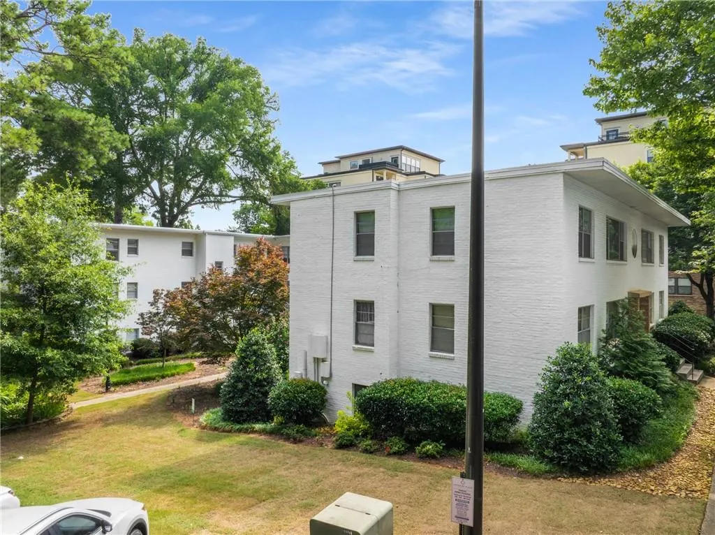 2240 Cheshire Bridge Road Ne Unit 206, Atlanta, Georgia 30324, 2 Bedrooms Bedrooms, ,1 BathroomBathrooms,Residential,For Sale,2240 Cheshire Bridge Road Ne Unit 206,7606164