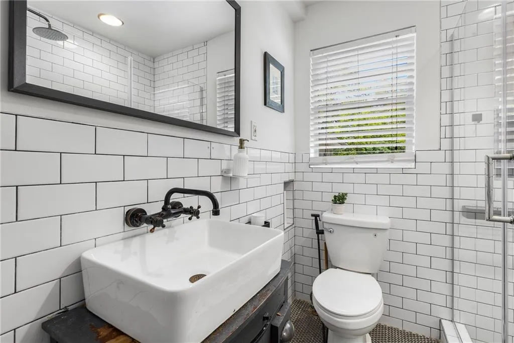 2240 Cheshire Bridge Road Ne Unit 206, Atlanta, Georgia 30324, 2 Bedrooms Bedrooms, ,1 BathroomBathrooms,Residential,For Sale,2240 Cheshire Bridge Road Ne Unit 206,7606164