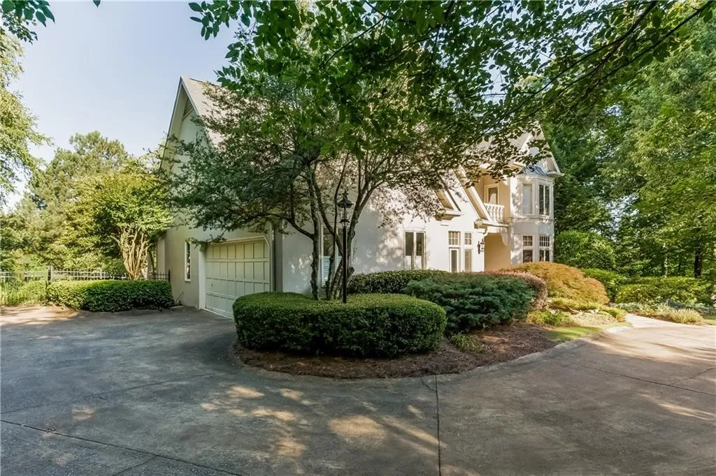 860 Marseilles Drive, Sandy Springs, Georgia 30327, 6 Bedrooms Bedrooms, ,5 BathroomsBathrooms,Residential,Sold,860 Marseilles Drive,5709737