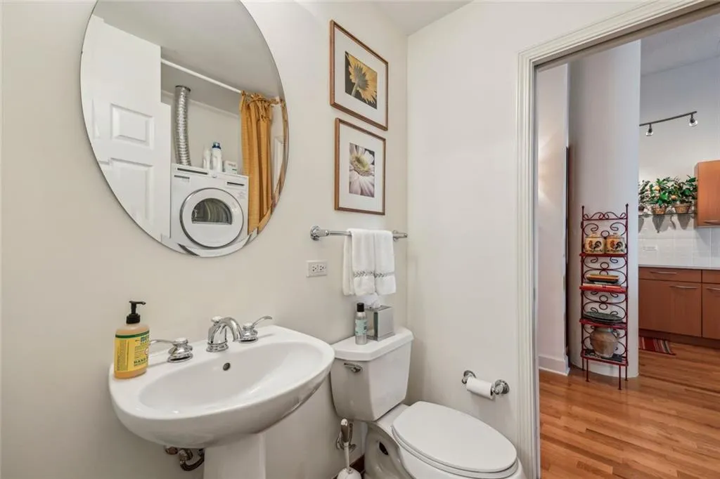 3820 Roswell Road Ne Unit 1004, Atlanta, Georgia 30342, 1 Bedroom Bedrooms, ,1 BathroomBathrooms,Residential,For Sale,3820 Roswell Road Ne Unit 1004,7631047