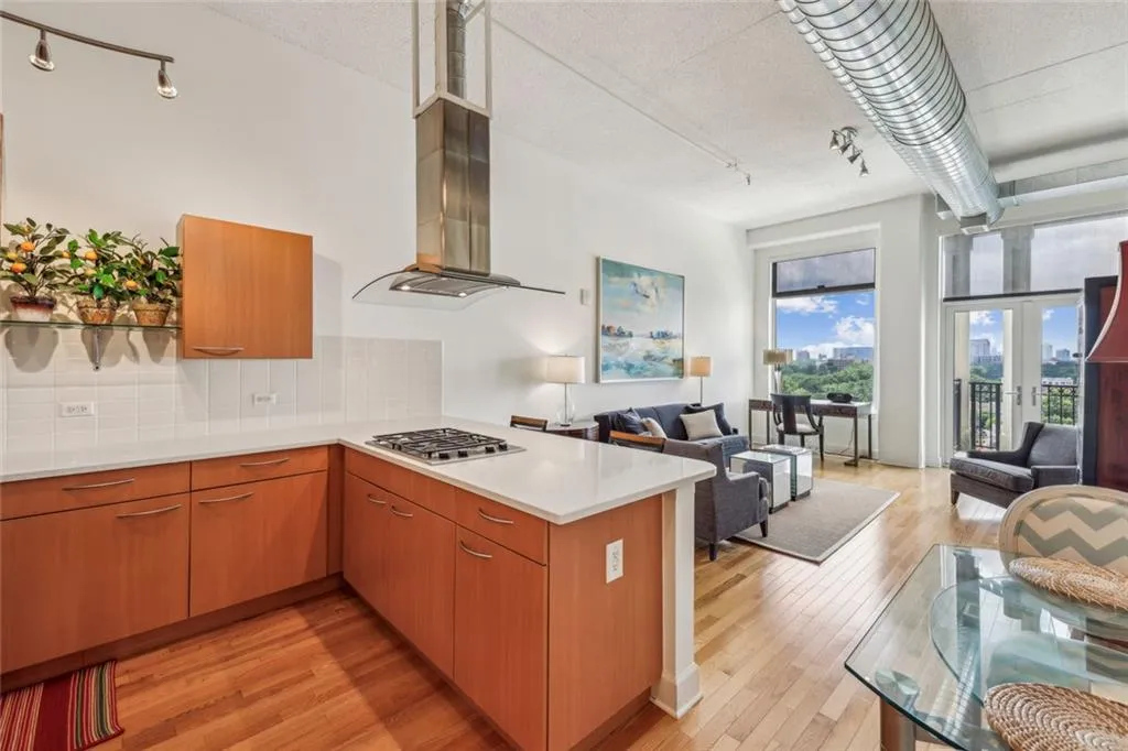 3820 Roswell Road Ne Unit 1004, Atlanta, Georgia 30342, 1 Bedroom Bedrooms, ,1 BathroomBathrooms,Residential,For Sale,3820 Roswell Road Ne Unit 1004,7631047