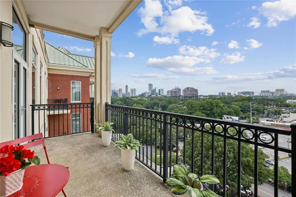 3820 Roswell Road Ne Unit 1004, Atlanta, Georgia 30342, 1 Bedroom Bedrooms, ,1 BathroomBathrooms,Residential,For Sale,3820 Roswell Road Ne Unit 1004,7631047